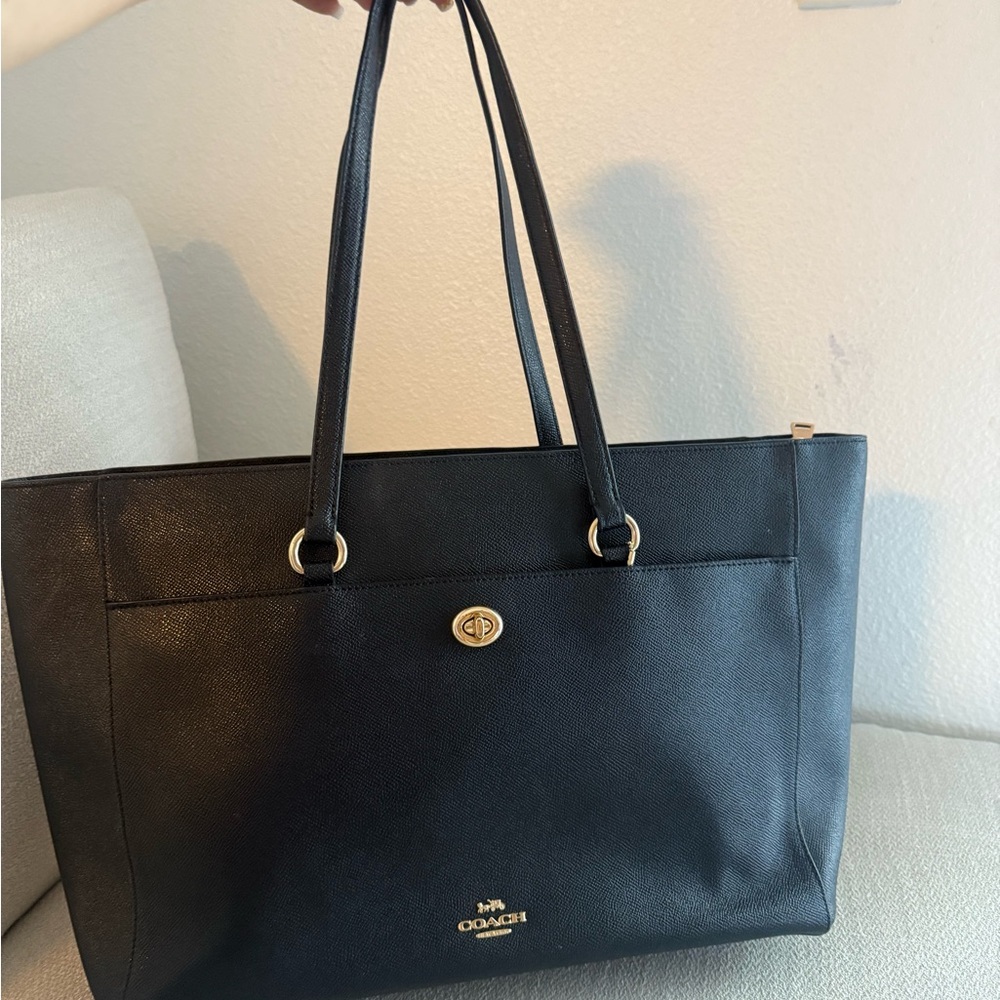 Coach City Zip Tote in Crossgrain Leather with Turn Lock Front Detail
